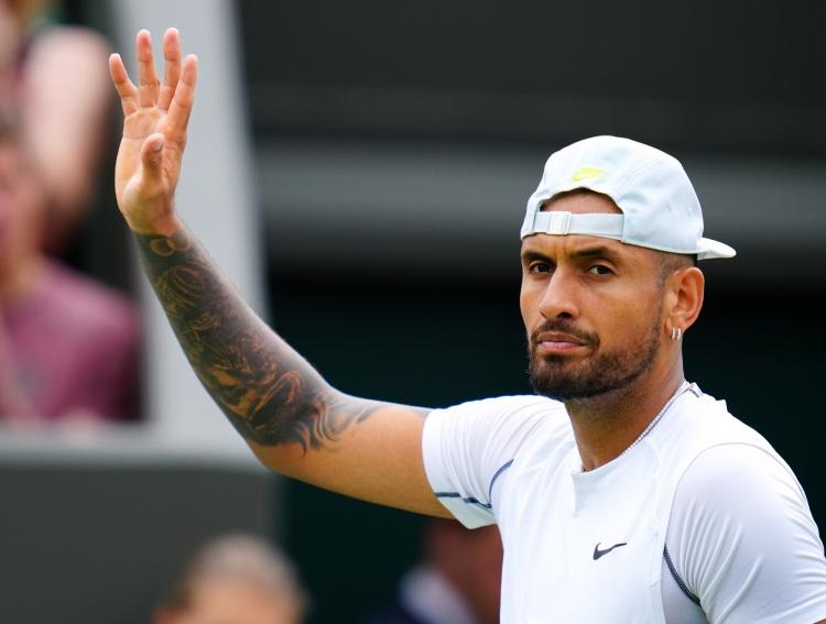 包含美国网球队横扫西班牙网球队，克耶高斯爆发神勇的词条