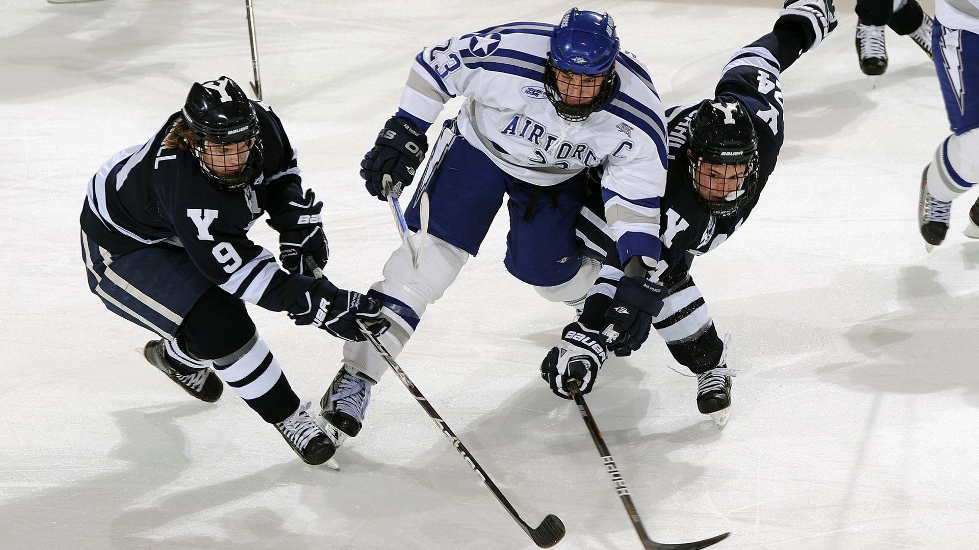 引擎轰鸣与终场哨响，当F1街道赛之夜遇见英格拉姆的乾坤一掷